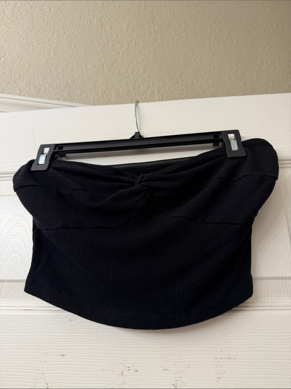 SHEIN Black Ribbed Twist Front Strapless Crop Top